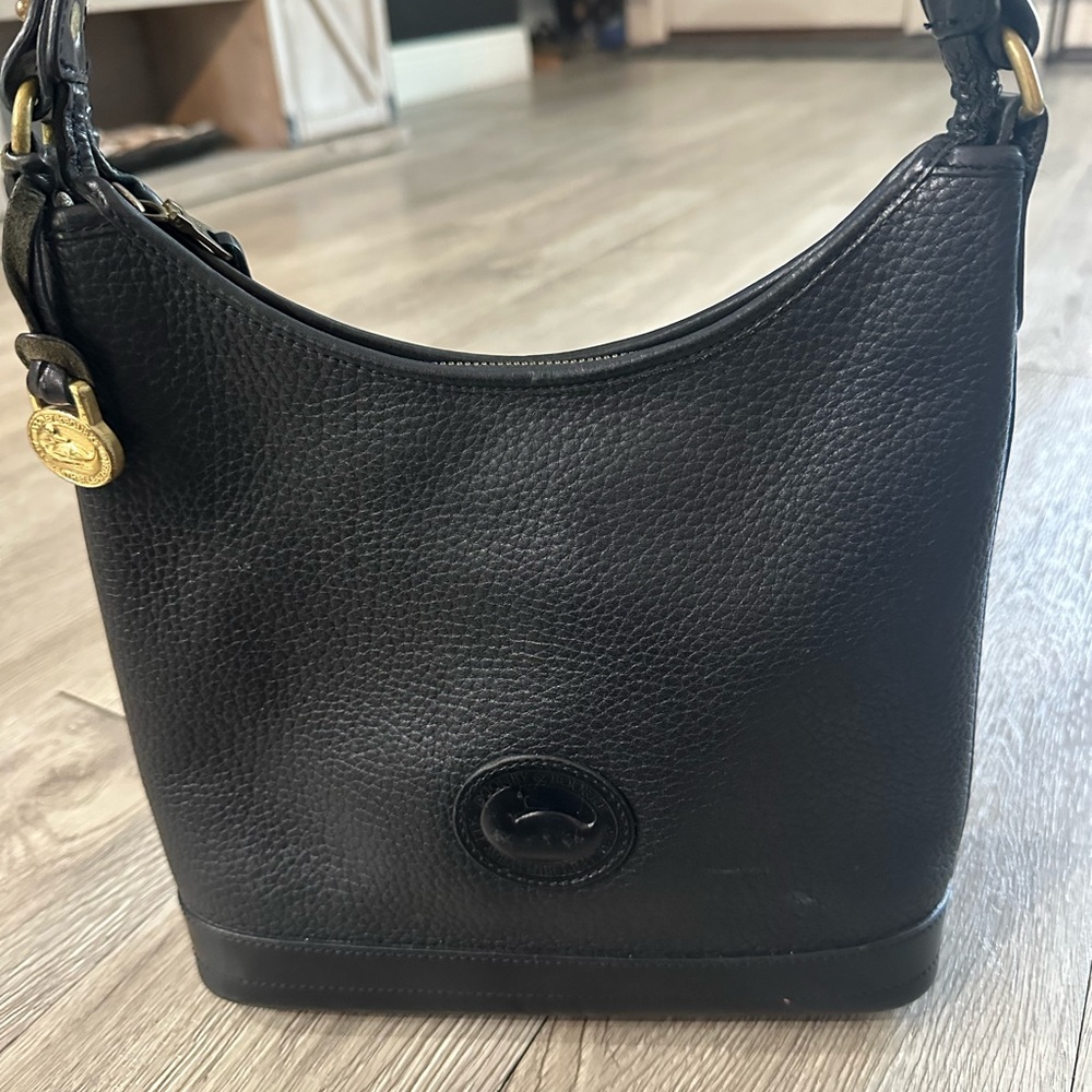 VINTAGE DOONEY AND BOURKE BLACK PEBBLED LEATHER SHOULDER BAG PURSE